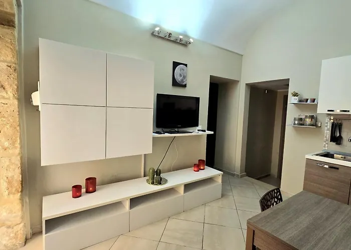Pasithea House *